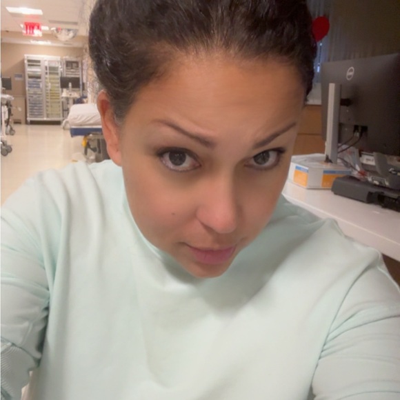 Meet your Posher, Yokasta - Picture 2 of 4